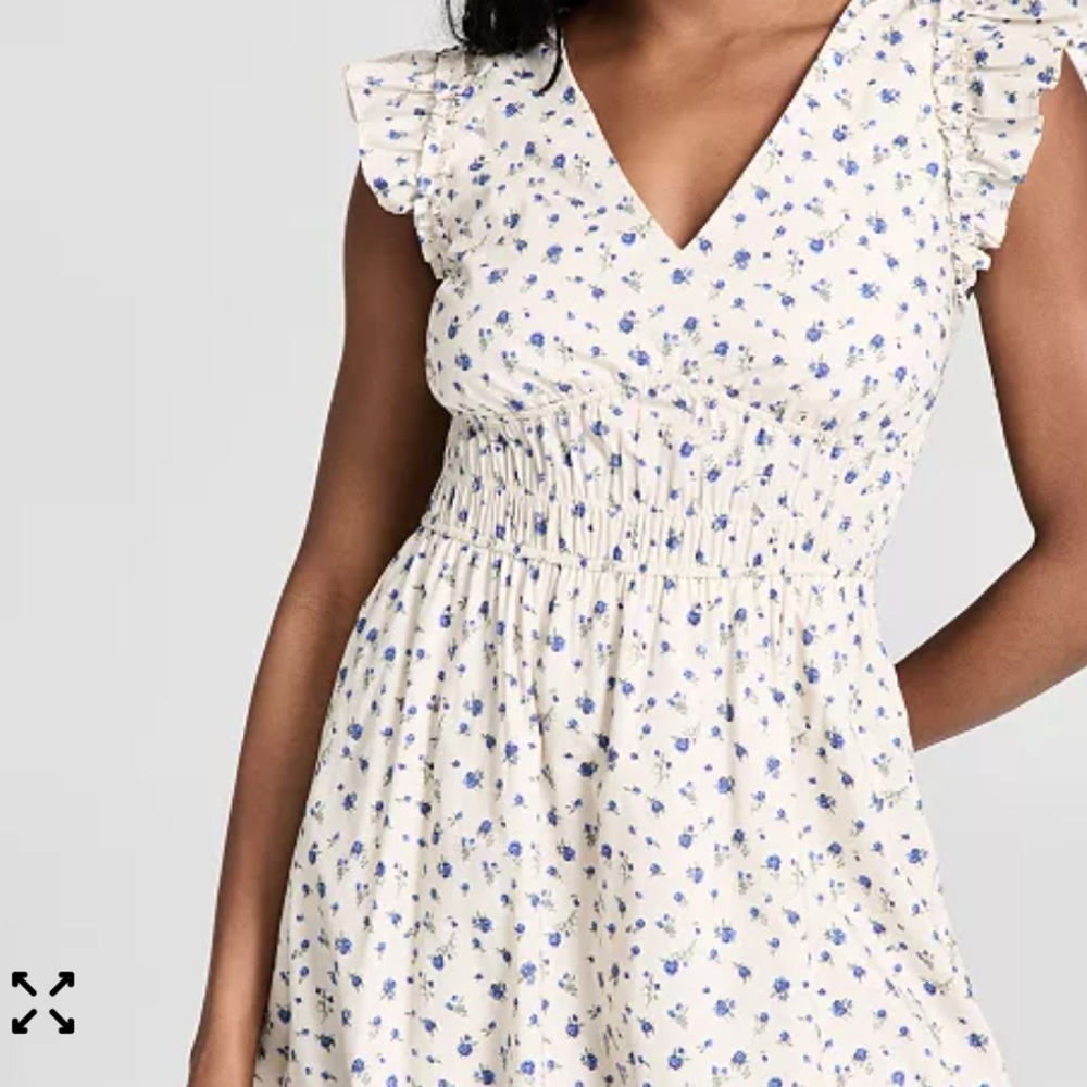 Chic Cream Floral Ruffle Dress